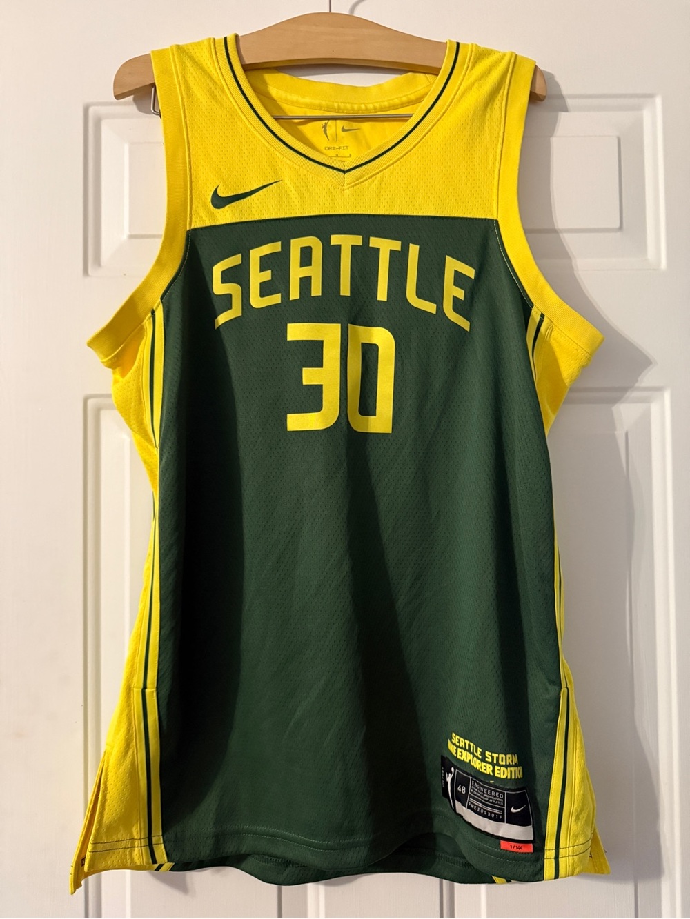 Breanna Stewart Seattle Storm #30 Jersey Large Nike Explorer Edition Victory 48